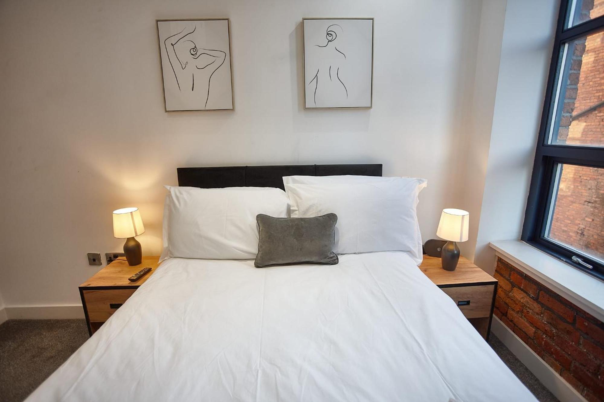The Topaz Suite Manchester Exterior photo